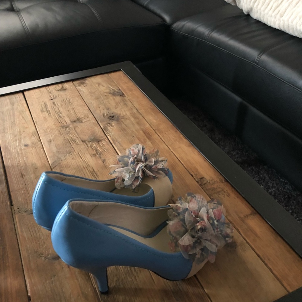 Shoes - Picture 2 of 2
